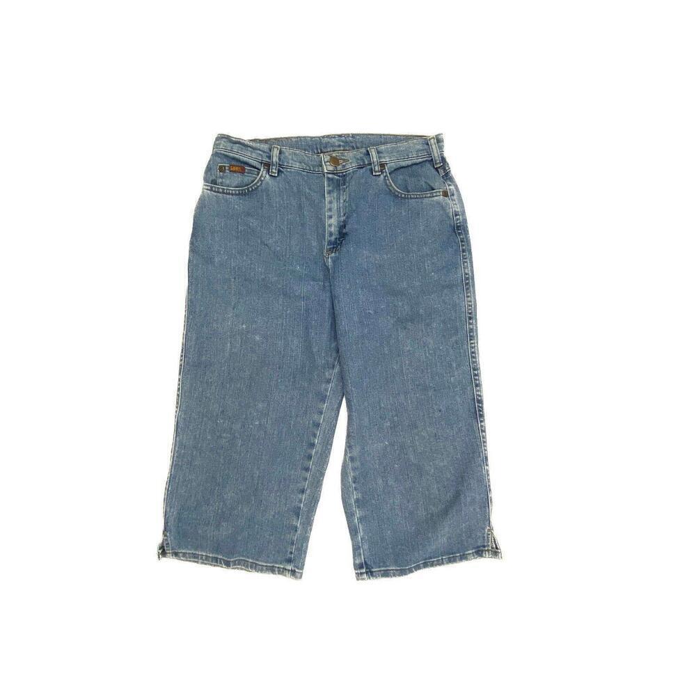 Lee Capri‎ Women's size 8P Medium Wash Blue Denim Jeans